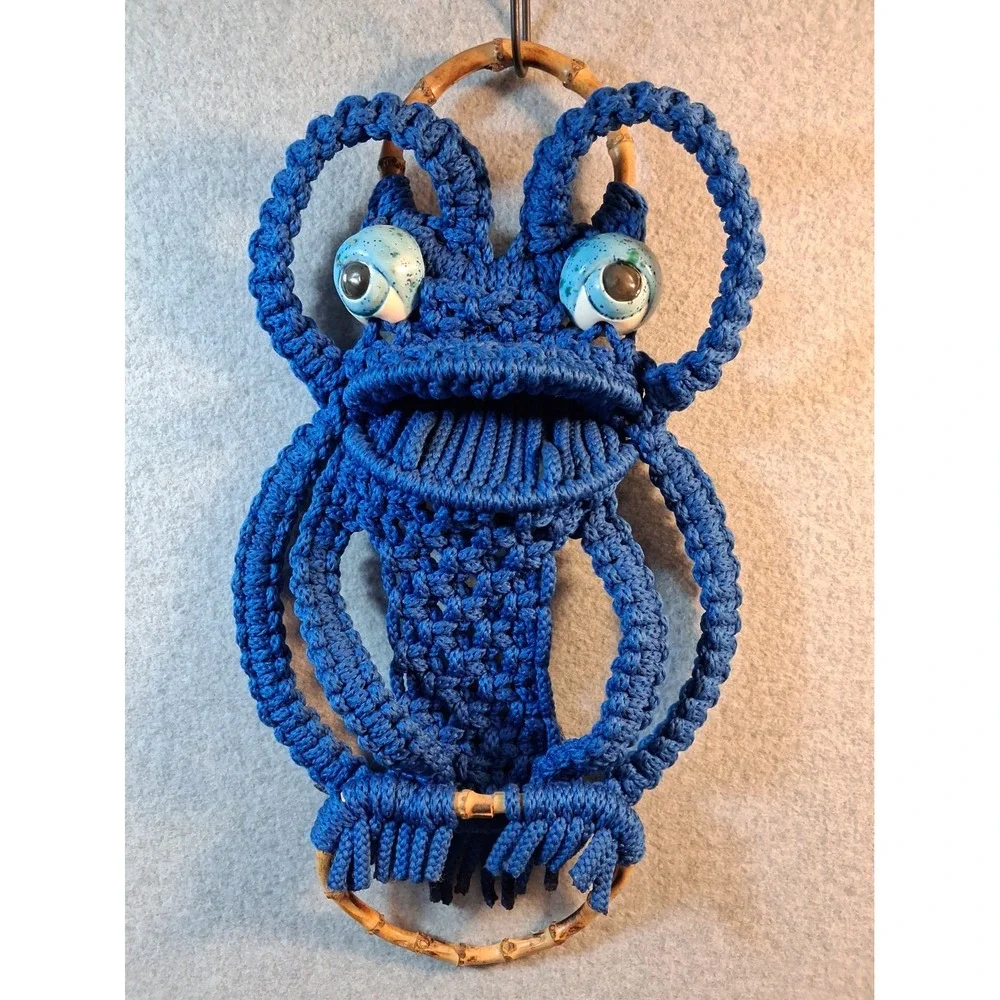 VTG 1970s Frog Macrame Blue Towel Holder Wall Hanging Rack Wood MCM Retro 20